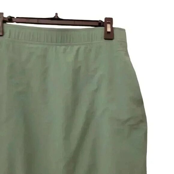 Eddie Bauer Women's Green Poly/Spandex Christine Skort - Picture 2 of 13